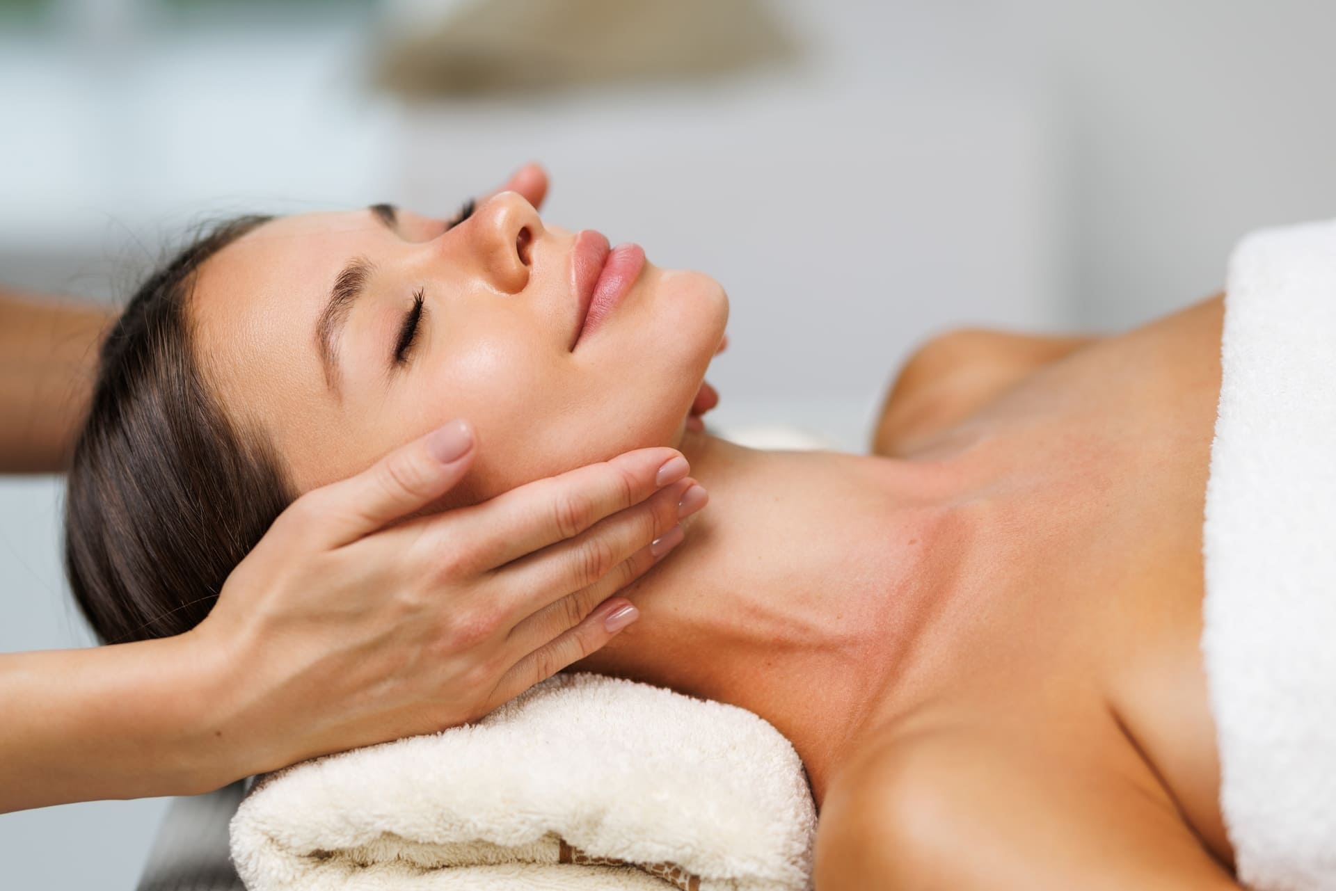 Estética facial: cómo mantener una piel saludable y cuidada durante todo el año